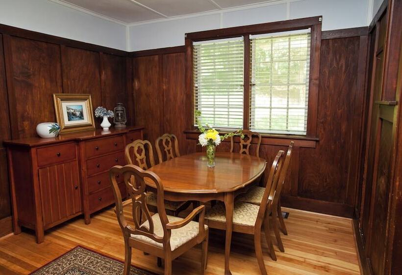 Hotel Blaylock's Mansion