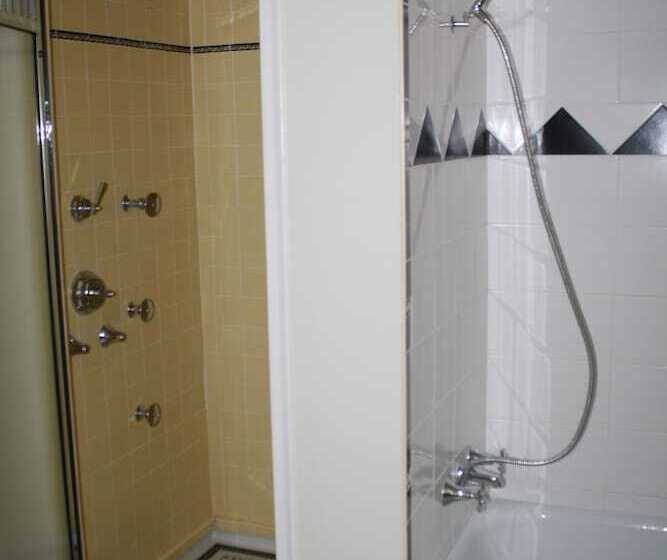 Hotel Blaylock's Mansion