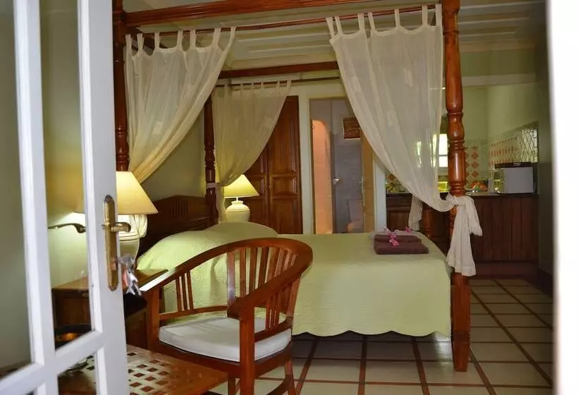 هتل Cases Couleurs