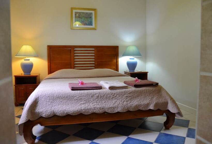 هتل Cases Couleurs