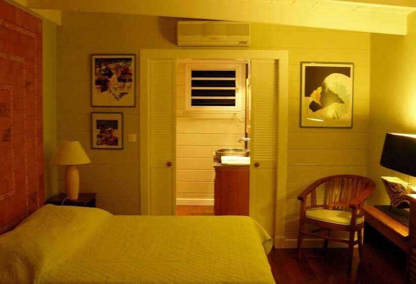 هتل Cases Couleurs