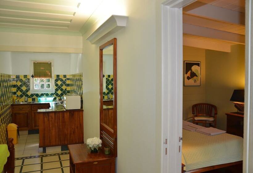 هتل Cases Couleurs