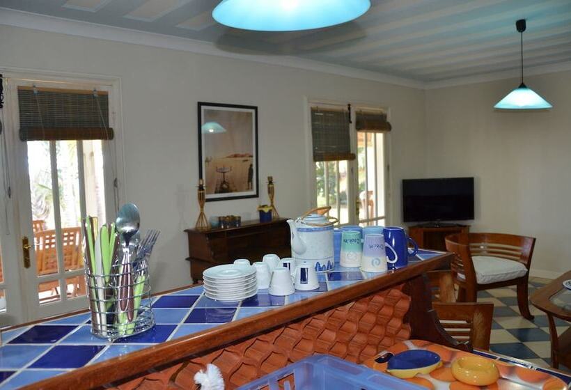 هتل Cases Couleurs