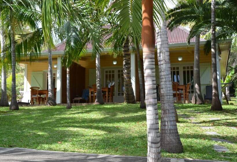 هتل Cases Couleurs