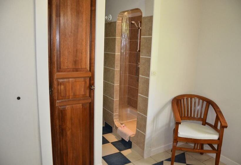 هتل Cases Couleurs