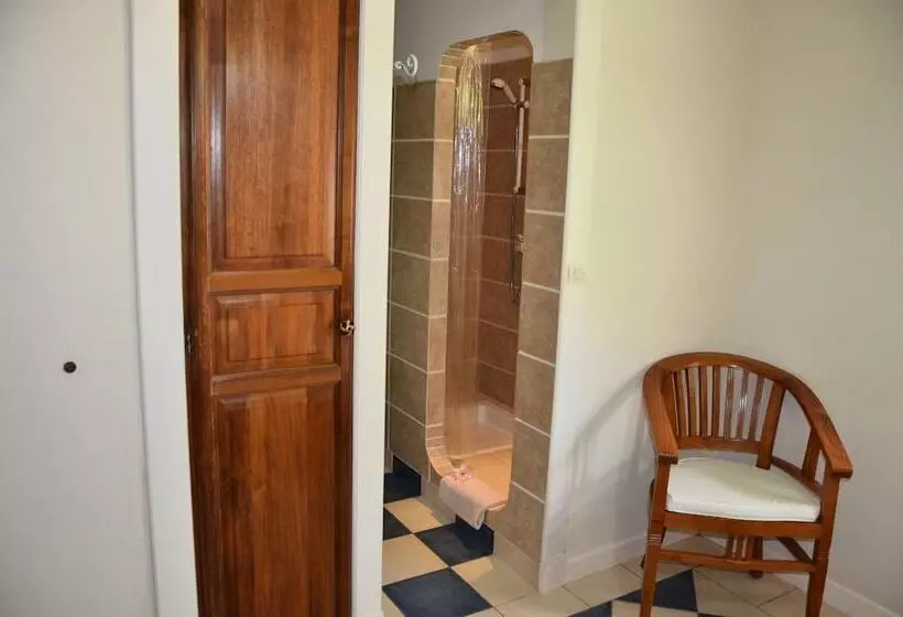 هتل Cases Couleurs