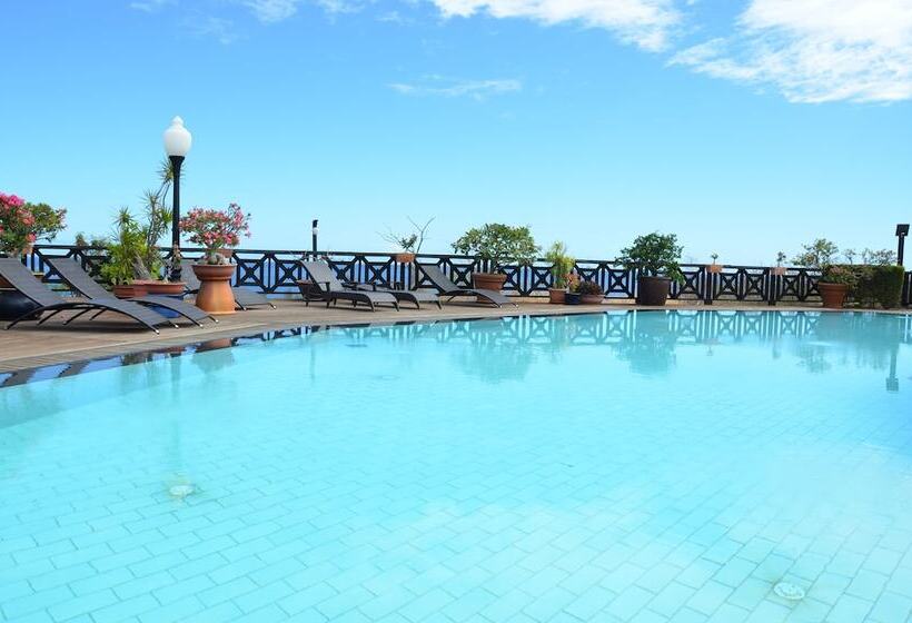 هتل Cases Couleurs