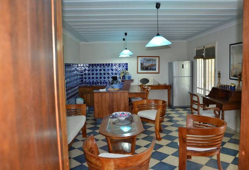 هتل Cases Couleurs