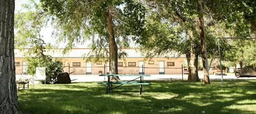 モーテル Cowboy Inn