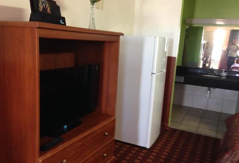 فندق على الطريق Executive Inn