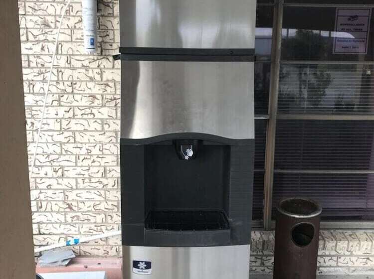 فندق على الطريق Executive Inn