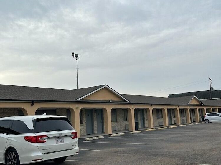 فندق على الطريق Executive Inn