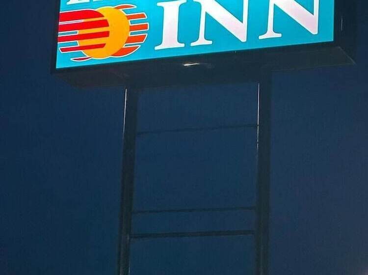 فندق على الطريق Executive Inn