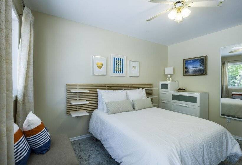 فندق على الطريق Hollywood Cottages