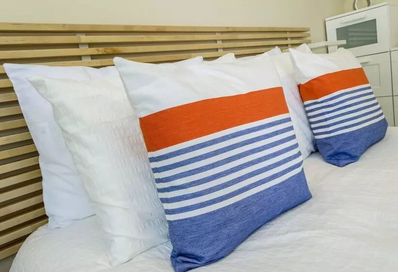 Motelli Hollywood Cottages