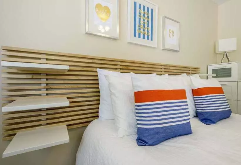 Motelli Hollywood Cottages