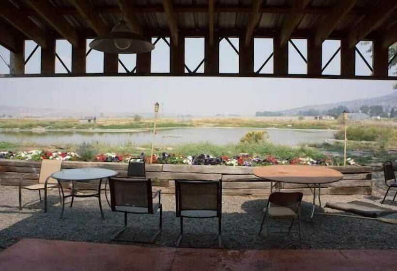 汽车旅馆  Hunters Hot Springs Resort