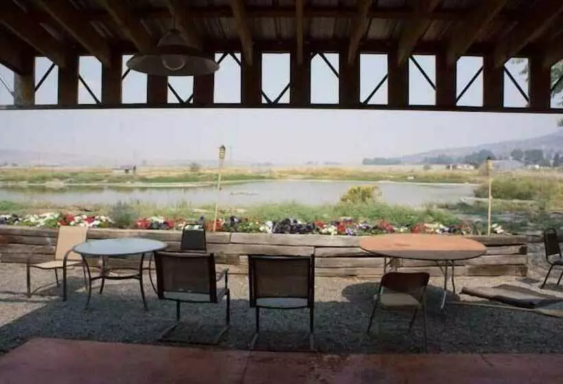 Motelli Hunters Hot Springs Resort