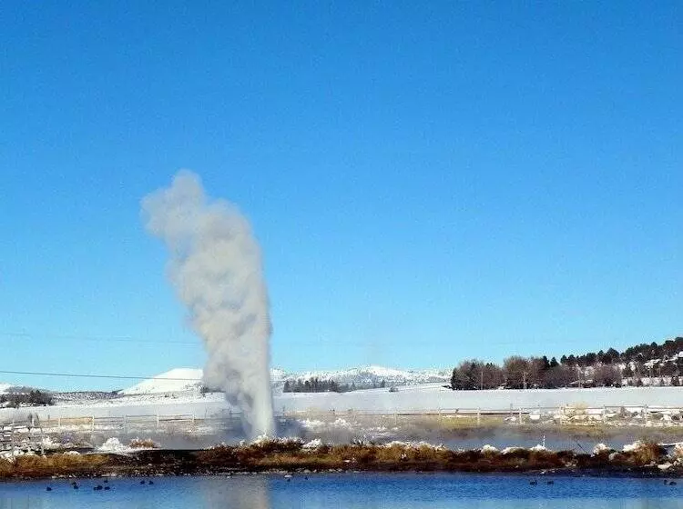 Motelli Hunters Hot Springs Resort