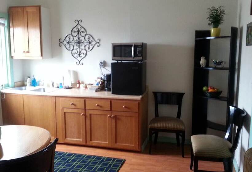 汽车旅馆  Hunters Hot Springs Resort