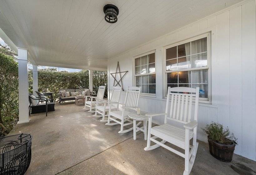 ペンション Cypress House Inn