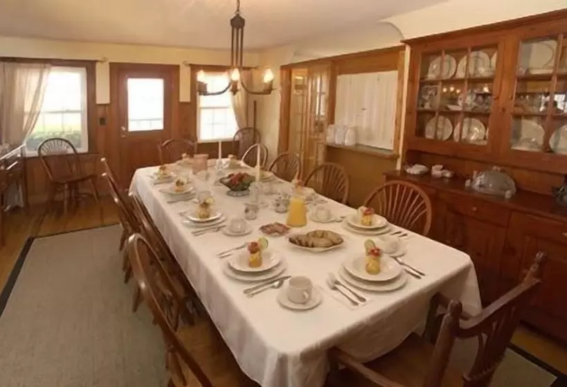 ペンション Cypress House Inn