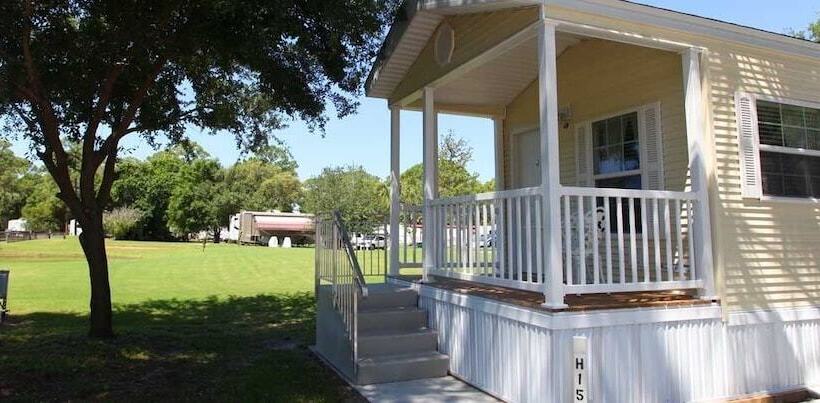 Road Runner Travel Resort   Caravan Park