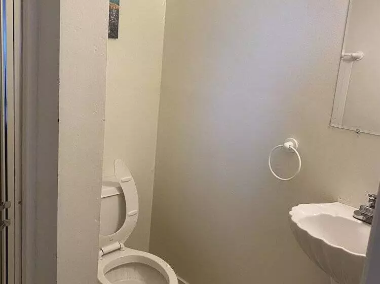 Seaview Pier And Motel