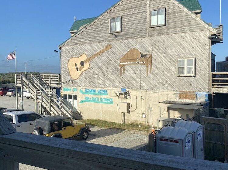 Seaview Pier And Motel