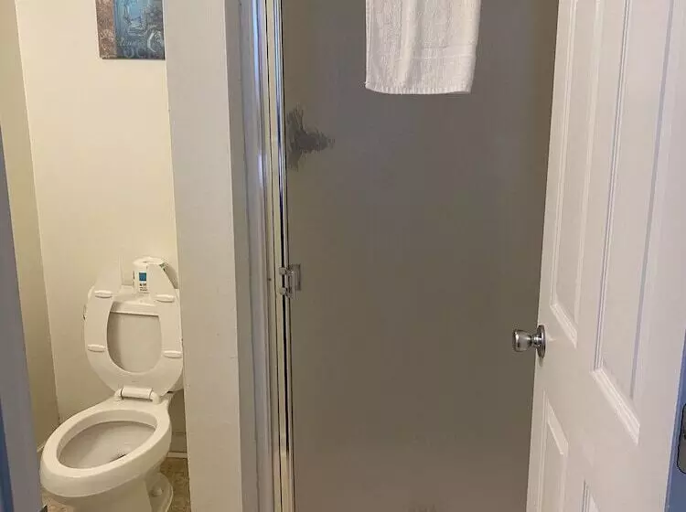 Seaview Pier And Motel