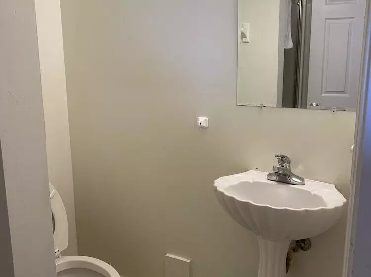 Seaview Pier And Motel