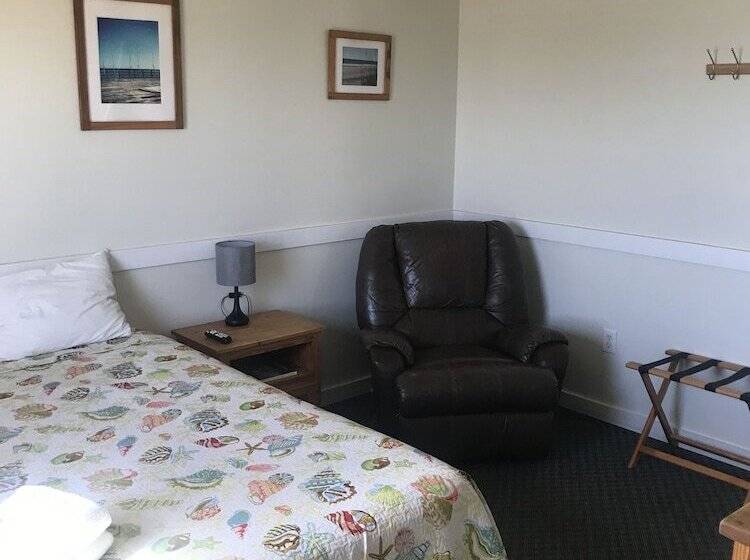 Seaview Pier And Motel