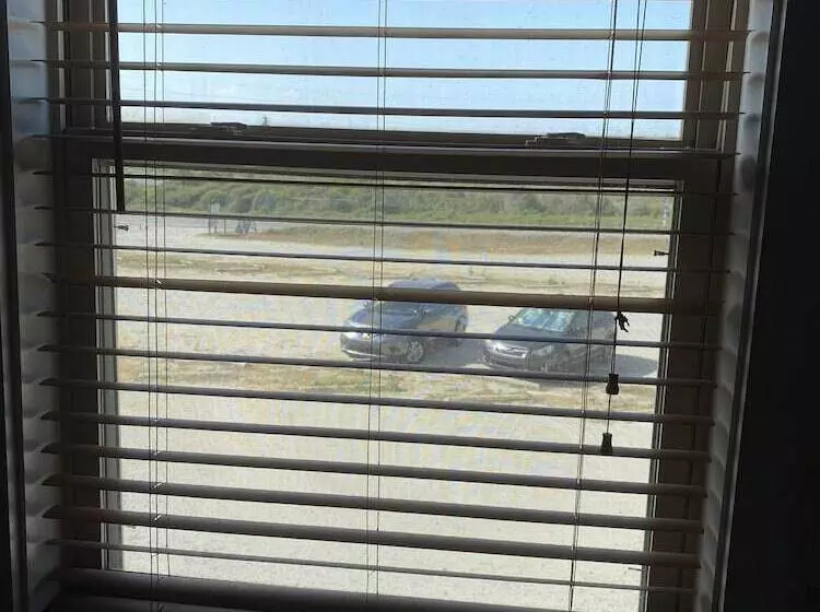 Seaview Pier And Motel