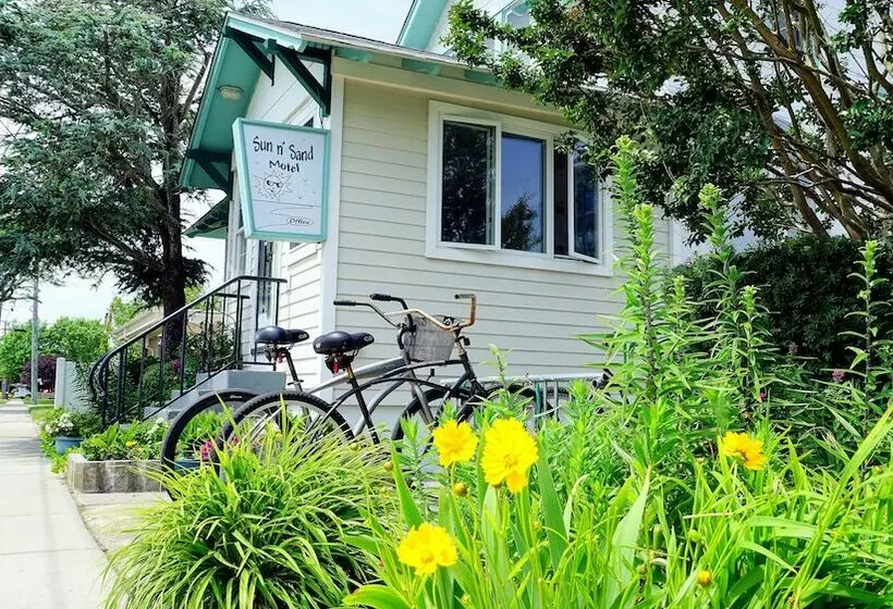 Sun  N  Sand Motel