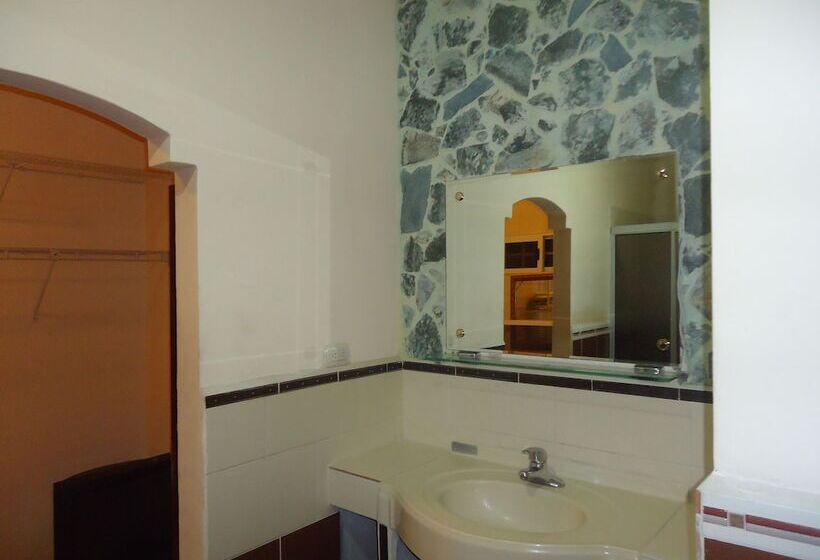 The Guaras Hostal Hostel