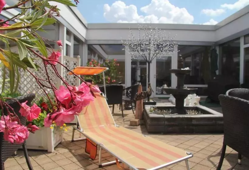 Отель Atrium Garni