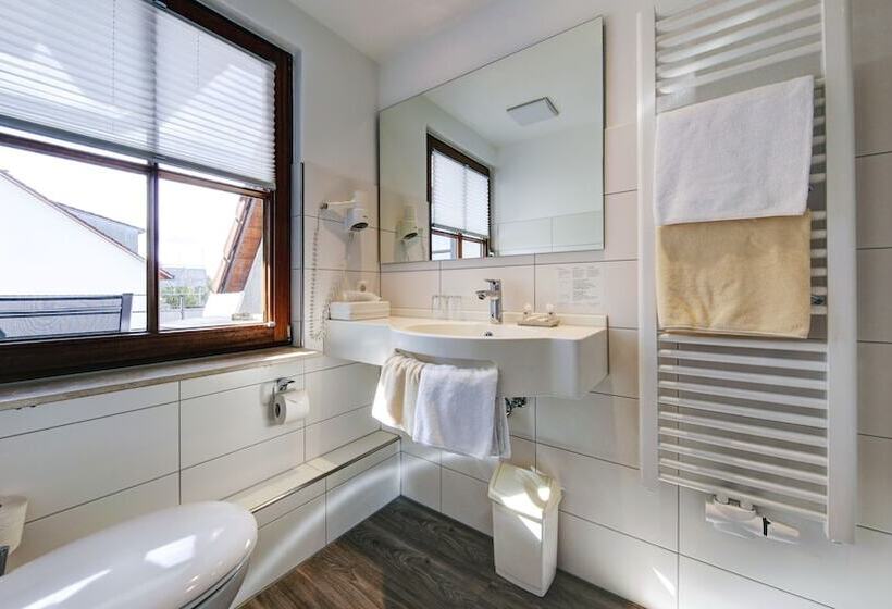 فندق Bauer Großbettlingen