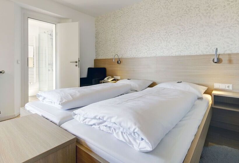 فندق Bauer Großbettlingen