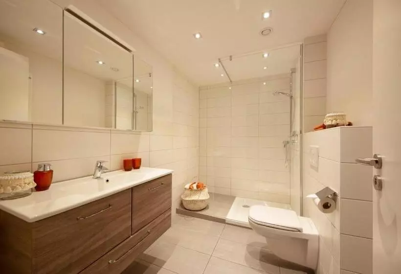 בית מלון כפרי & Boarding House Schlosserwirt