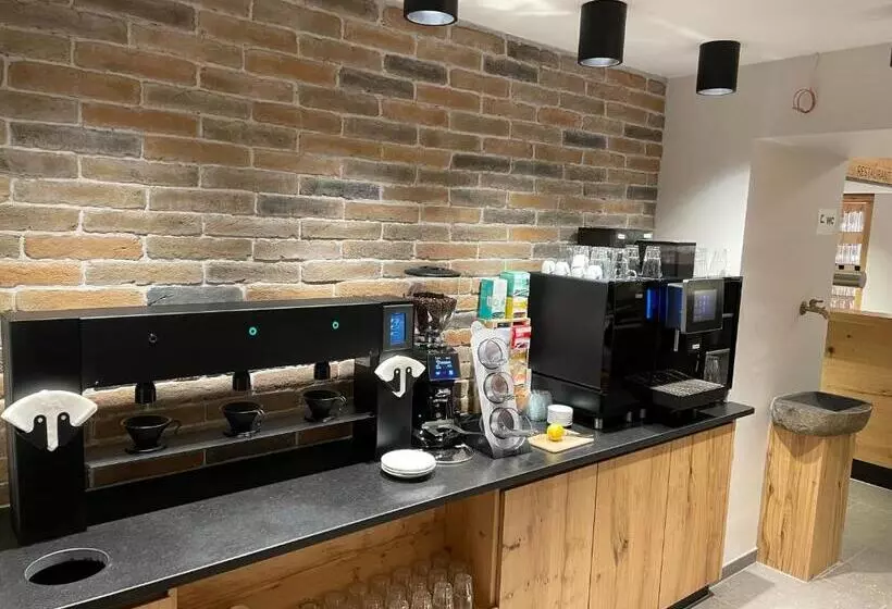 Отель Goldener Hirsch