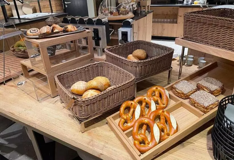 Отель Goldener Hirsch