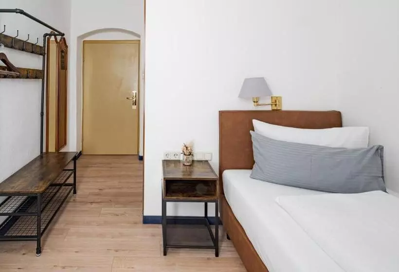 Отель Goldener Hirsch