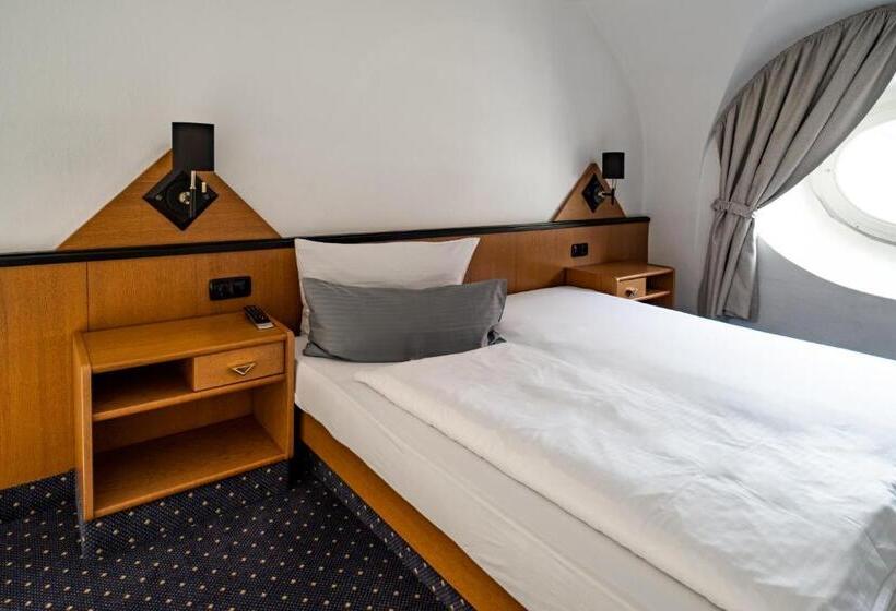 ホテル Goldener Hirsch