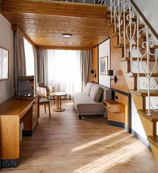 Отель Goldener Hirsch