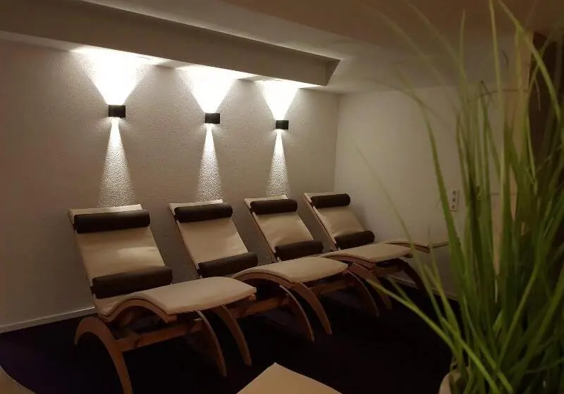 ホテル Krone Garni