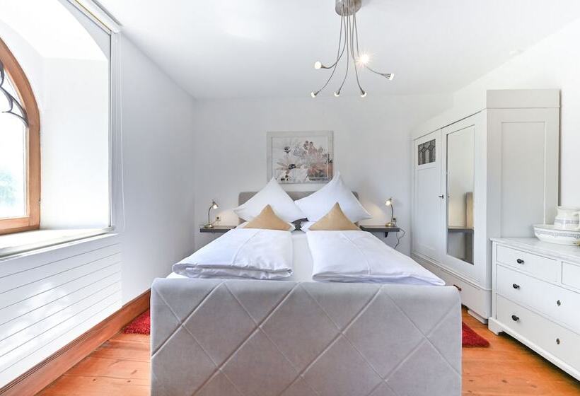 Отель Schloss Zu Hopferau