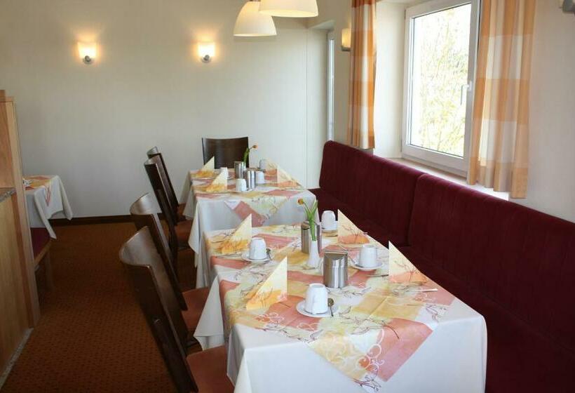 مبيت وإفطار Pension Geno