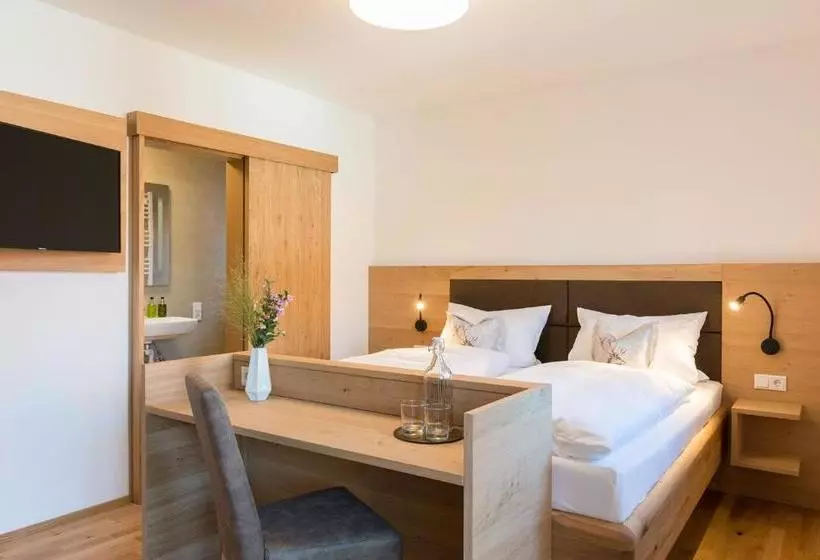 Gasthof Pension Brauner Hirsch In Alfeld Mittelfranken