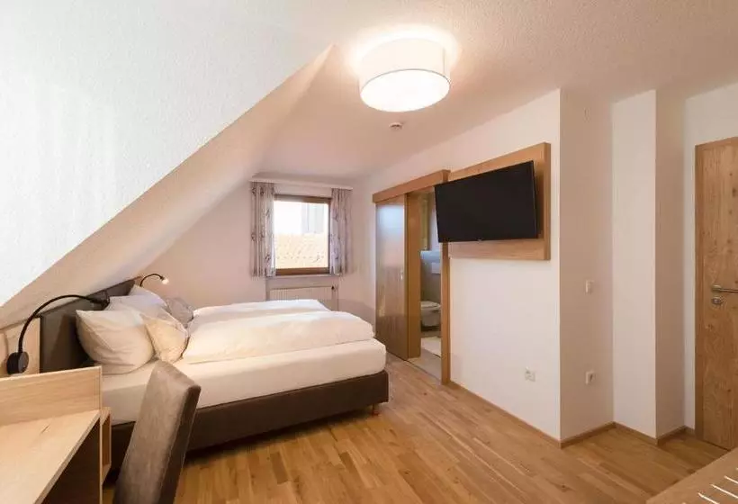 Gasthof Pension Brauner Hirsch In Alfeld Mittelfranken