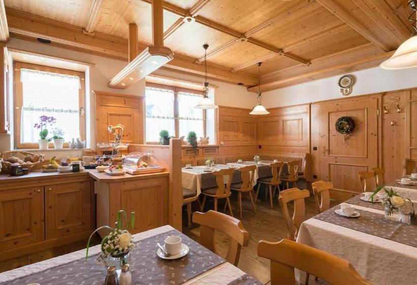 Gasthof Pension Brauner Hirsch In Alfeld   Mittelfranken